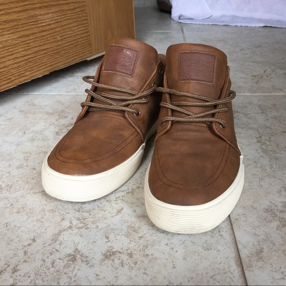 Like New Size 8 PU Leather St Johns Bay Shoes